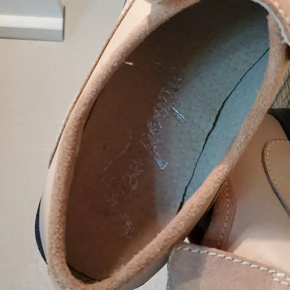 🍄FREE PEOPLE MAUVE LOAFERS