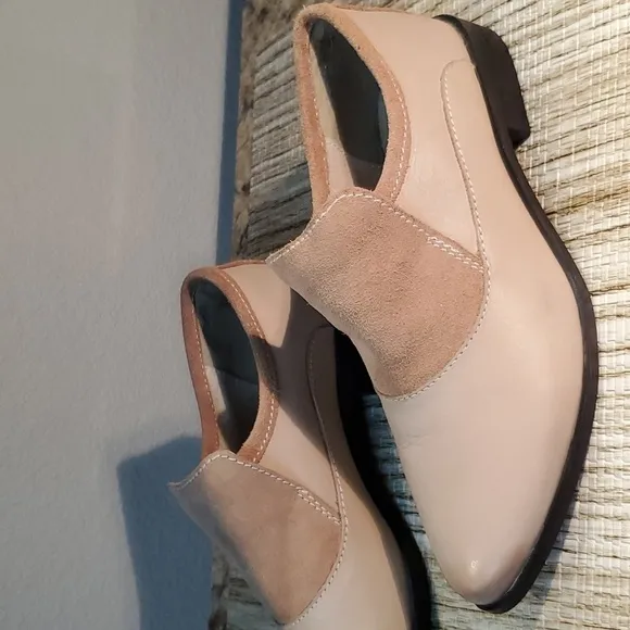 🍄FREE PEOPLE MAUVE LOAFERS