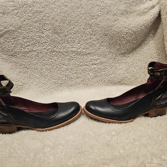 Freebird by Steven Marlon, Navy Blue, Size 7