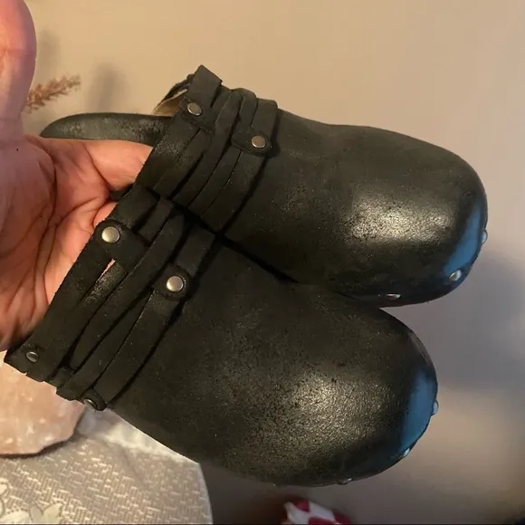 Frye Clogs Womens Size 5.5 Black Leather Clara Campus Studded Clogs