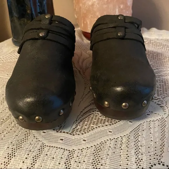 Frye Clogs Womens Size 5.5 Black Leather Clara Campus Studded Clogs