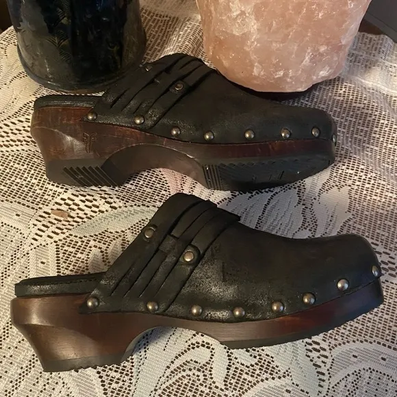 Frye Clogs Womens Size 5.5 Black Leather Clara Campus Studded Clogs