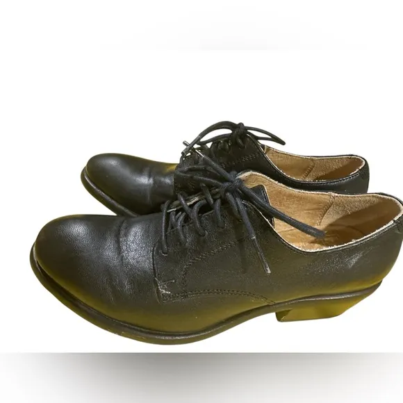 Frye Leather Lace Up Carson Oxford Shoes size 5.1/2 B B9