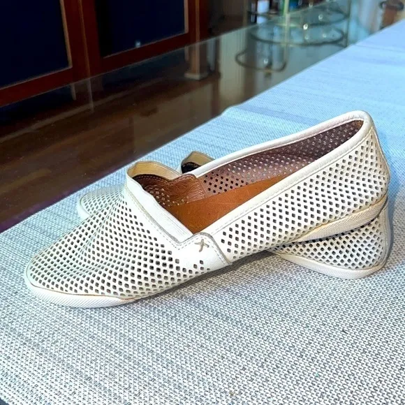 Frye Melanie Perforated  leather , flat Shoes 7.5 US