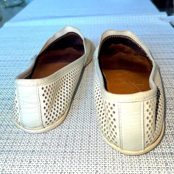 Frye Melanie Perforated  leather , flat Shoes 7.5 US