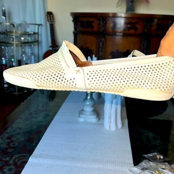 Frye Melanie Perforated  leather , flat Shoes 7.5 US