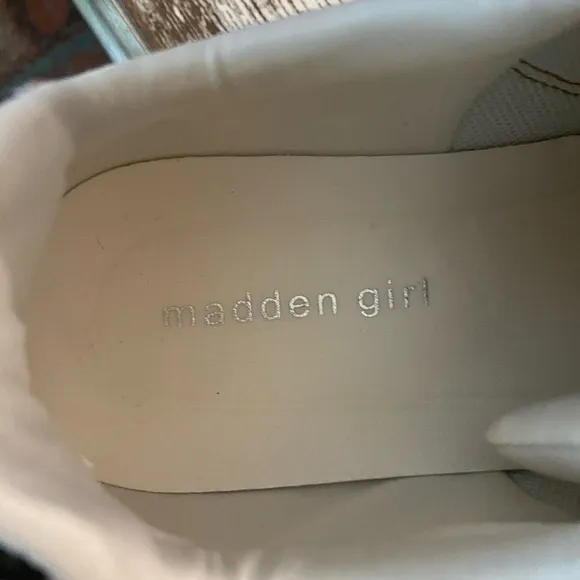 FUN FABULOUS &amp; UNIQUE &quot;Madden Girl&quot; platform sneakers! See pic for all the deets