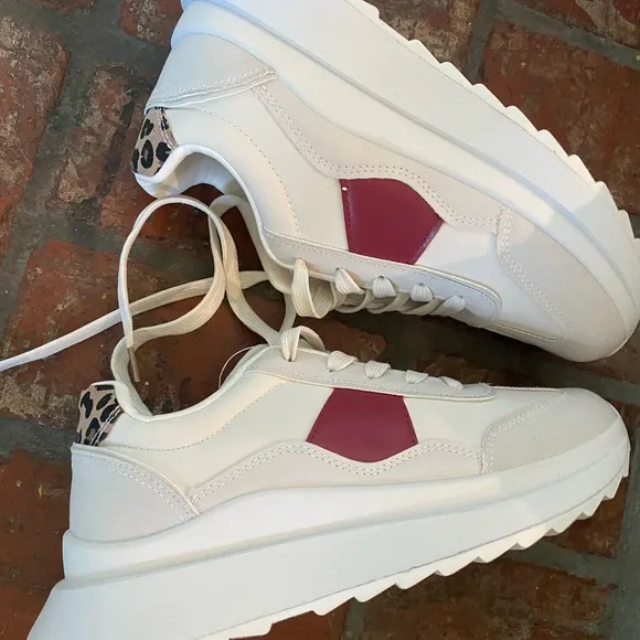 FUN FABULOUS &amp; UNIQUE &quot;Madden Girl&quot; platform sneakers! See pic for all the deets