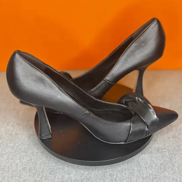 GABRIELLE UNION Sadie Pumps Black Pointed Toe Knotted Front Size 9