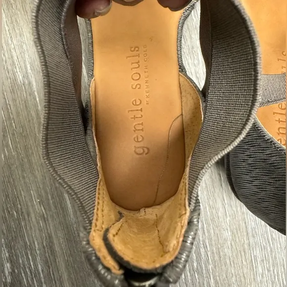 Gentle Souls Kenneth Cole Noa Womens 6.5 Gray Metallic Elastic Ankle Strap Shoes