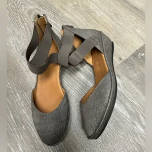 Gentle Souls Kenneth Cole Noa Womens 6.5 Gray Metallic Elastic Ankle Strap Shoes