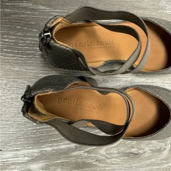 Gentle Souls Kenneth Cole Noa Womens 6.5 Gray Metallic Elastic Ankle Strap Shoes