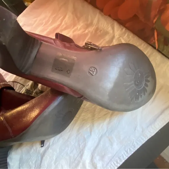 Genuine Vera Pelle maroon buttery leather ankle booties