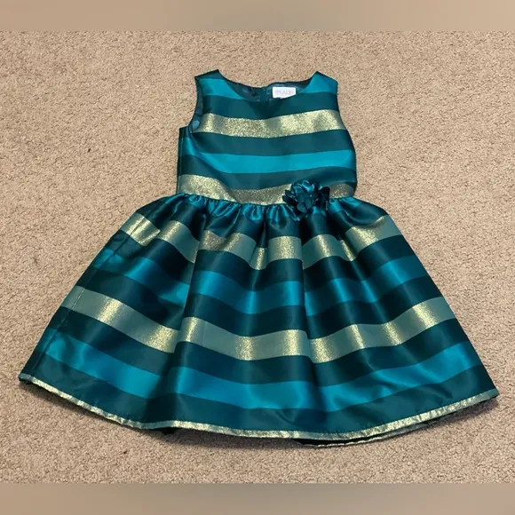 Girl   matching 18” doll dress 👗 🎄 Girls size 8
