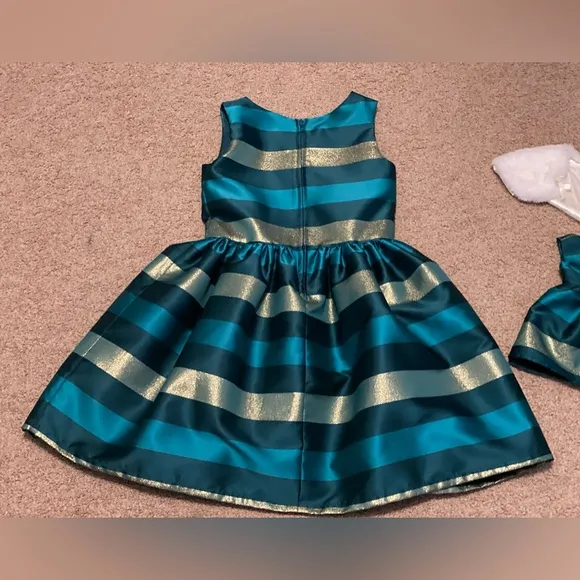 Girl   matching 18” doll dress 👗 🎄 Girls size 8
