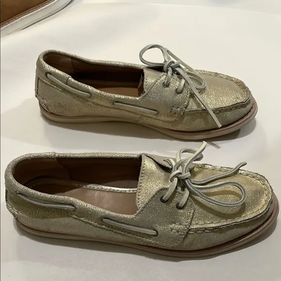 Gold boat shoes GH Bass Gold Metallic shoes