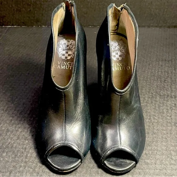 Gorgeous Vince Camuto Butter soft Black Nappa open toe bootie size 5.5M LIKE NEW