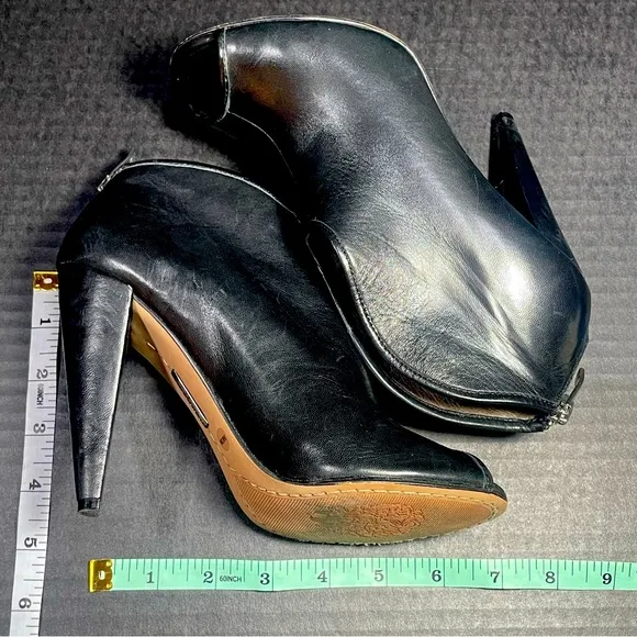 Gorgeous Vince Camuto Butter soft Black Nappa open toe bootie size 5.5M LIKE NEW