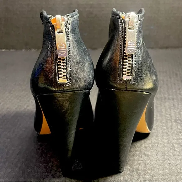 Gorgeous Vince Camuto Butter soft Black Nappa open toe bootie size 5.5M LIKE NEW