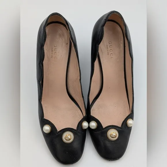 Gucci Logo Pearl Scalloped Pumps 37.5 / US 7.5 Black Leather Heels