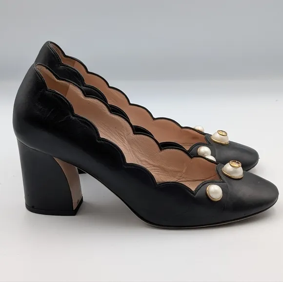 Gucci Logo Pearl Scalloped Pumps 37.5 / US 7.5 Black Leather Heels