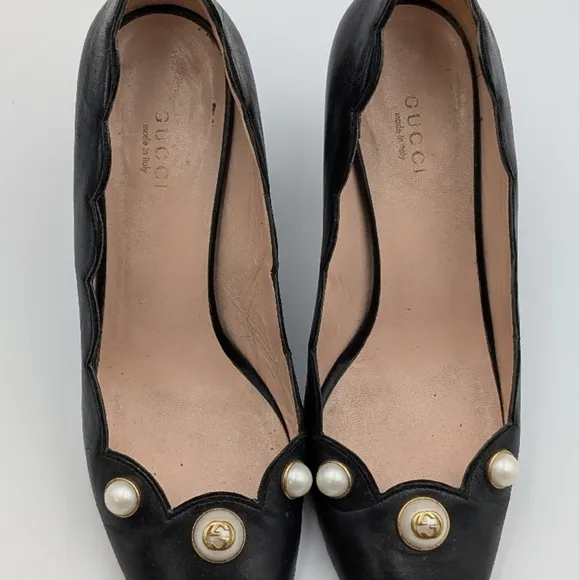 Gucci Logo Pearl Scalloped Pumps 37.5 / US 7.5 Black Leather Heels