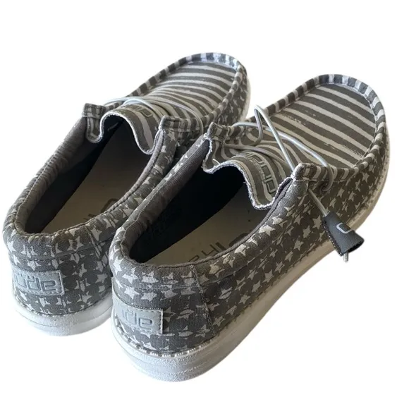 Hey Dude Men's Wally Grayed Patriotic Striped Shoes Size 9 Perfect Pair NWOT NEW