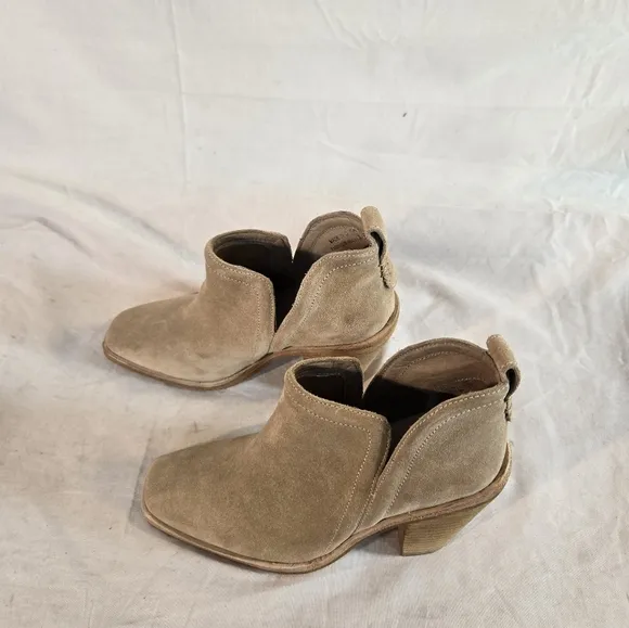 Jeffrey Campbell Women’s Size 5 Beige Rosalee Bootie New