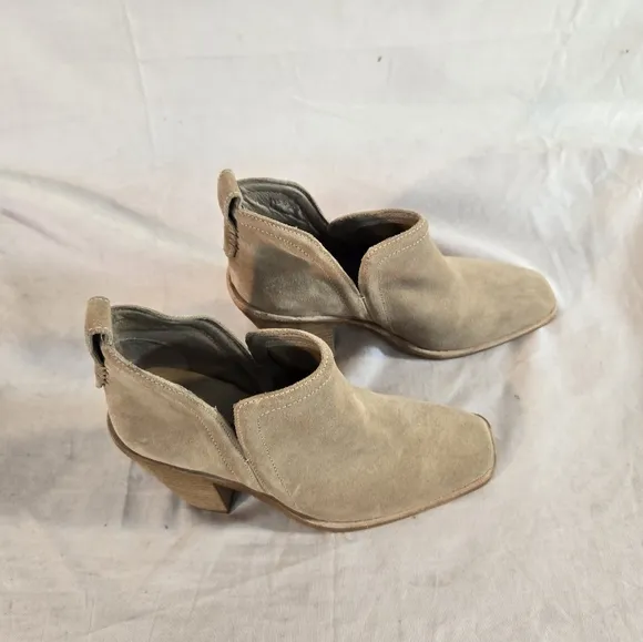 Jeffrey Campbell Women’s Size 5 Beige Rosalee Bootie New