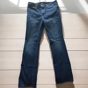 Joe’s Jeans Hi Honey Bootcut Avianna Wash | Curvy Fit | W33 | Dark Blue EUC