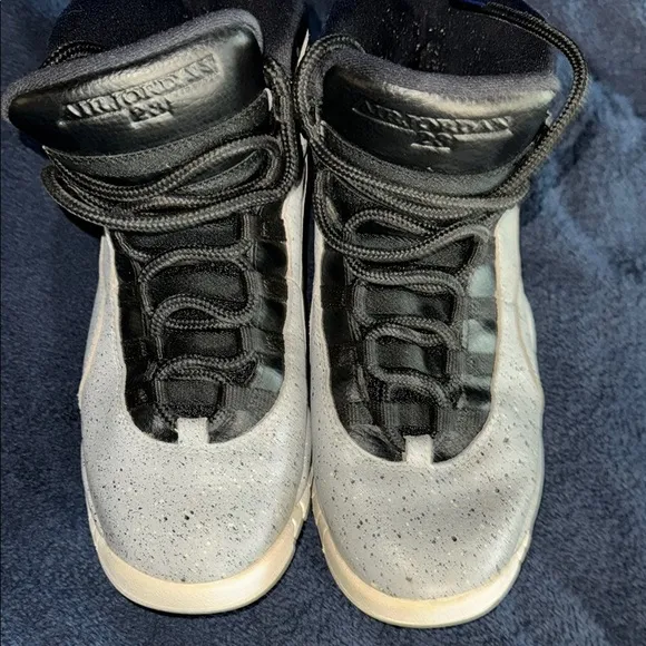 Jordan Athletic Shoes Black and Gray with Wavy Design