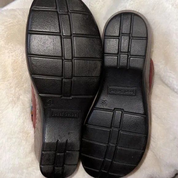 Josef Seibel Catalonia 59 Clogs!