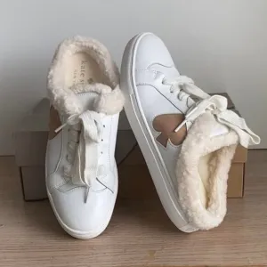 Kate Spade Fez Mule Faux Fur Wht Large Logo Leather Slip On Shoes Women- SZ 8.5