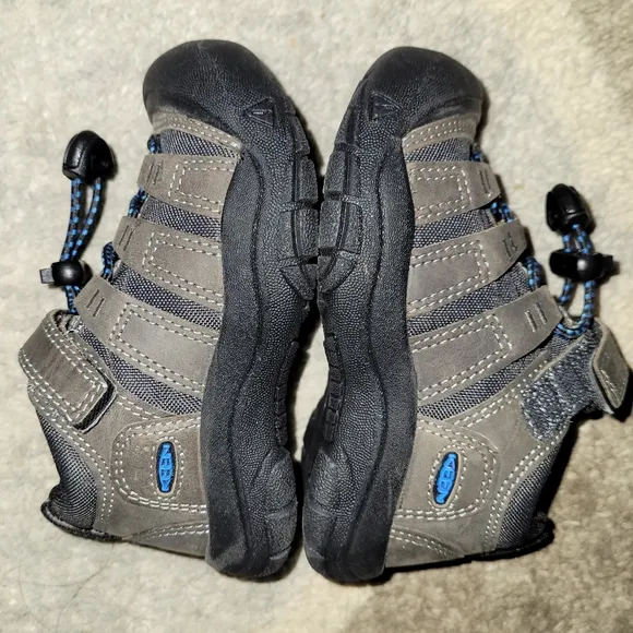 KEEN Boys Youth Leather Shoes-Size 8-MINT