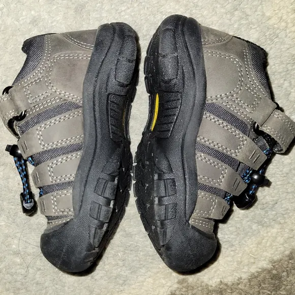 KEEN Boys Youth Leather Shoes-Size 8-MINT