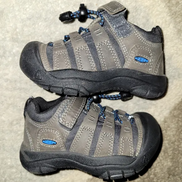 KEEN Boys Youth Leather Shoes-Size 8-MINT
