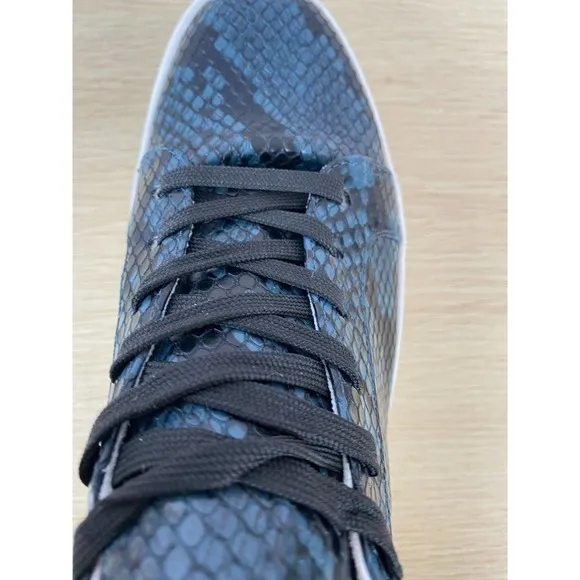 Kenneth Cole Blue Python Snakeskin Sneakers Shoes size 8.5 NWT Animal Print Shoe