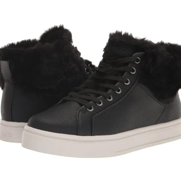 Koolaburra by UGG Women's Sundell Fuzz Chukka Shoes new