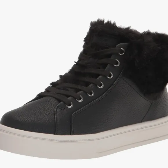 Koolaburra by UGG Women's Sundell Fuzz Chukka Shoes new