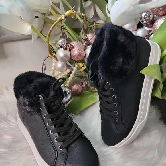 Koolaburra by UGG Women's Sundell Fuzz Chukka Shoes new