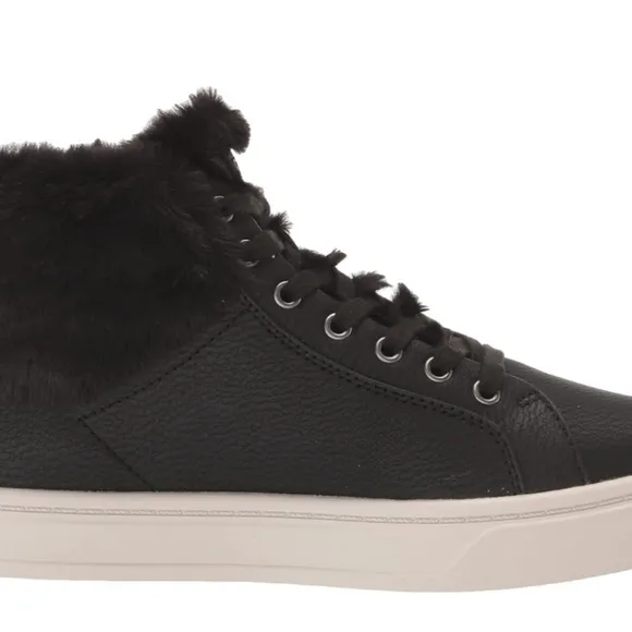 Koolaburra by UGG Women's Sundell Fuzz Chukka Shoes new