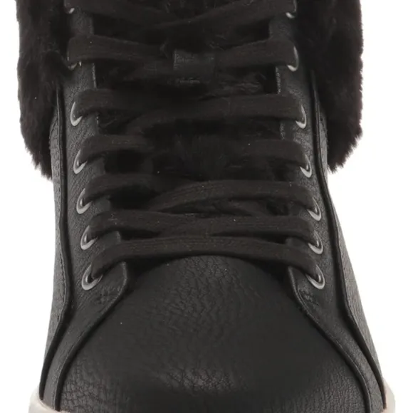 Koolaburra by UGG Women's Sundell Fuzz Chukka Shoes new
