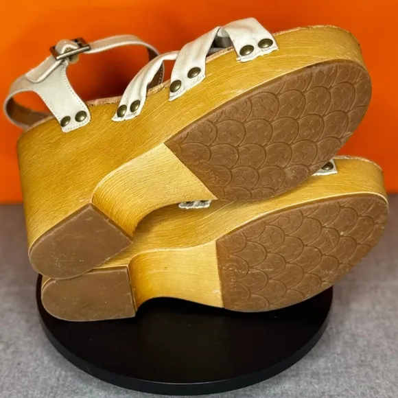 KORKS Dawson Platform Wood Wedge Sandal Light Grey Size 9 M