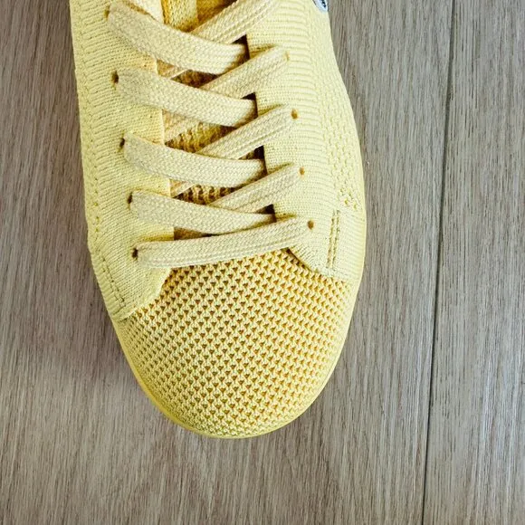 🤩Lacoste Womens Casual Preppy Shoes Sz 6.5(7.5) Carnaby Piquee Sneakers Yellow