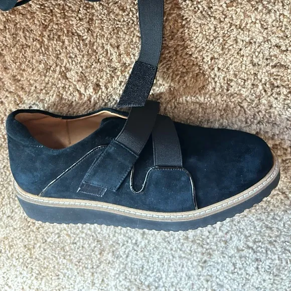 LE’Amour Des Pieds/ YOCCO/ NWOT OR BOX/ size  7.5/ Black Never worn !