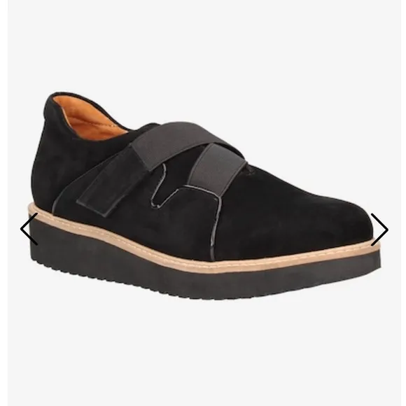 LE’Amour Des Pieds/ YOCCO/ NWOT OR BOX/ size  7.5/ Black Never worn !