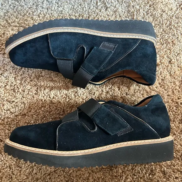LE’Amour Des Pieds/ YOCCO/ NWOT OR BOX/ size  7.5/ Black Never worn !