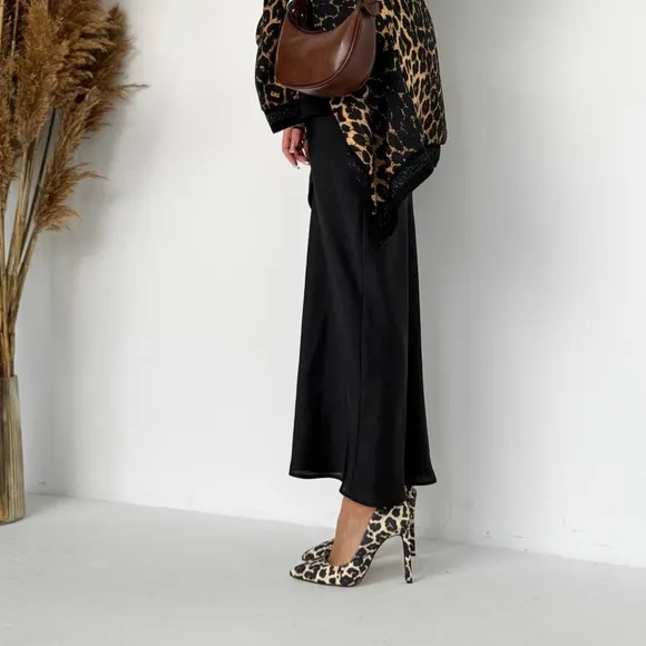 Leo print shoes made of leather