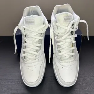 Like new mens Reebok royal HI2 white/light gray basketball shoes size 11.5