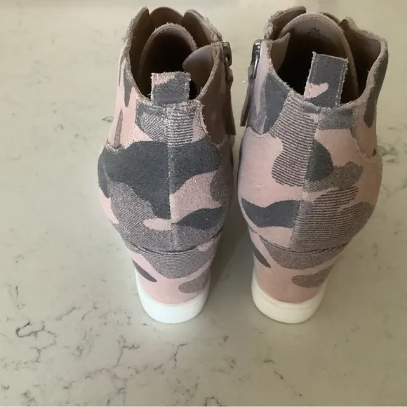 Linea Paolo wedge sneaker shoes size 7 Felicia platform shoes suede camouflage